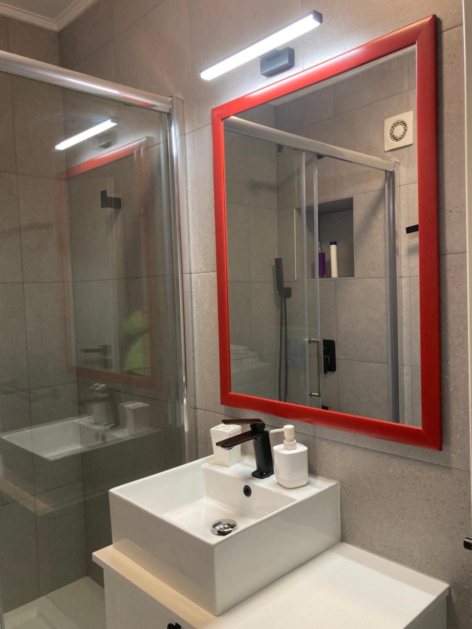 Apartamentul Max, Practic Si Confortabil Орадя Экстерьер фото